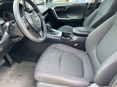Used 2021 Toyota RAV4 LE FWD image 11