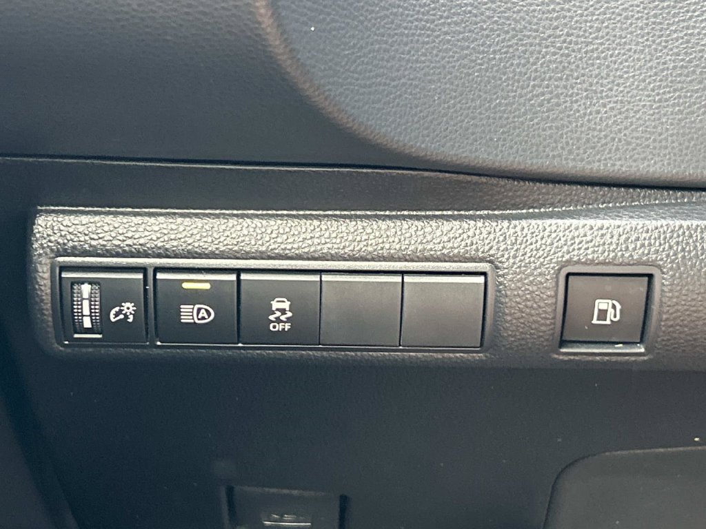 Used 2026 Toyota Corolla SE w/ SE Premium Package FWD image 26