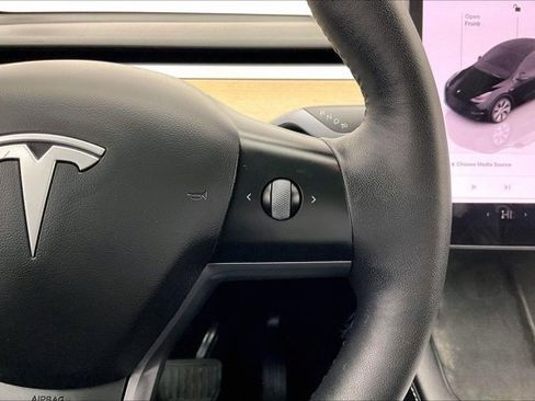Used 2022 Tesla Model Y Long Range image 22