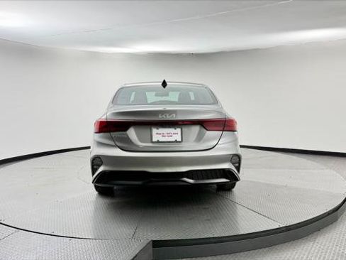 Used 2023 Kia Forte LXS FWD image 7