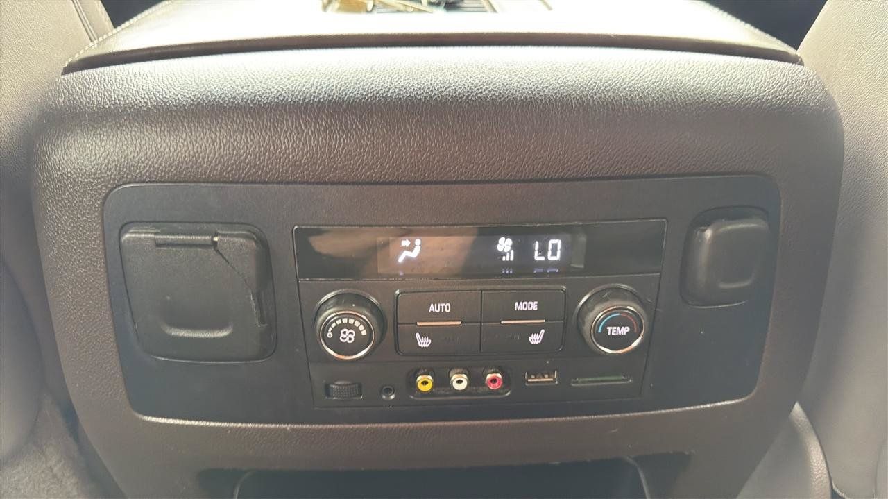 Used 2015 GMC Yukon XL Denali w/ Premium Package AWD/4WD image 21