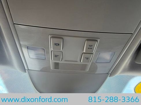 Used 2023 Volkswagen Taos SE FWD image 18
