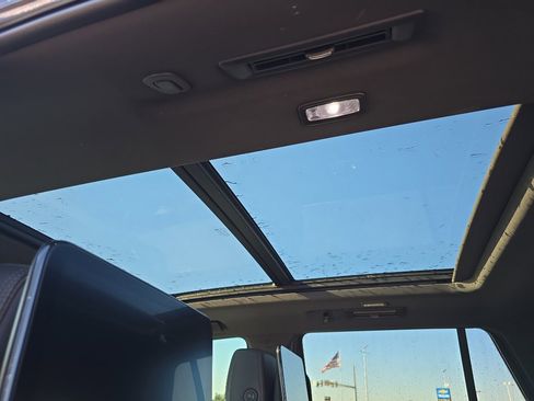 Used 2021 Chevrolet Tahoe High Country w/ Premium Package image 21