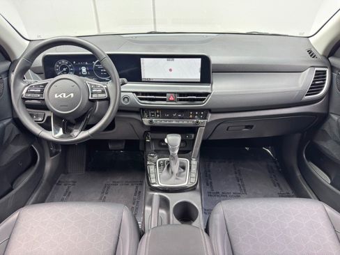 Used 2024 Kia Seltos EX AWD/4WD image 12