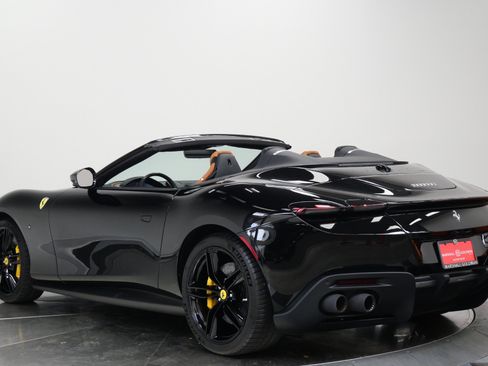 Used 2025 Ferrari Roma Spider RWD image 7