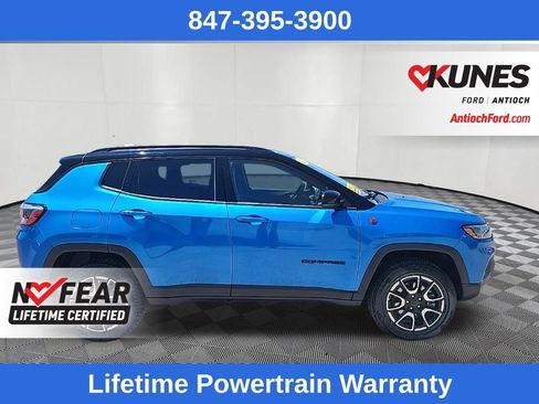 Used 2025 Jeep Compass Trailhawk AWD/4WD image 8