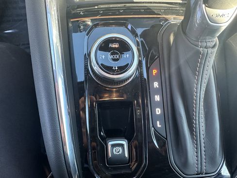 Used 2025 GMC Canyon AT4 w/ Nightfall Edition image 16