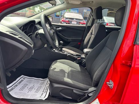 Used 2015 Ford Focus SE FWD image 10