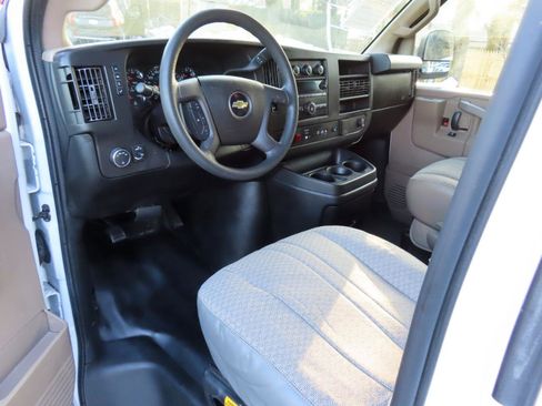 Used 2017 Chevrolet Express 2500 image 5