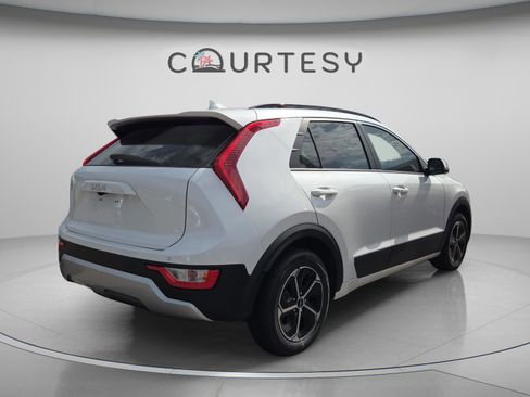 Used 2023 Kia Niro EX FWD image 5