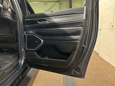 Used 2024 Jeep Wagoneer L Series II w/ Convenience Group I AWD/4WD image 16
