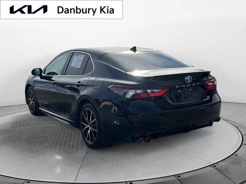 Used 2022 Toyota Camry SE image 4
