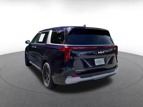 Used 2026 Kia Carnival FWD image 10