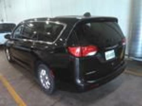 Used 2023 Chrysler Voyager LX FWD image 5
