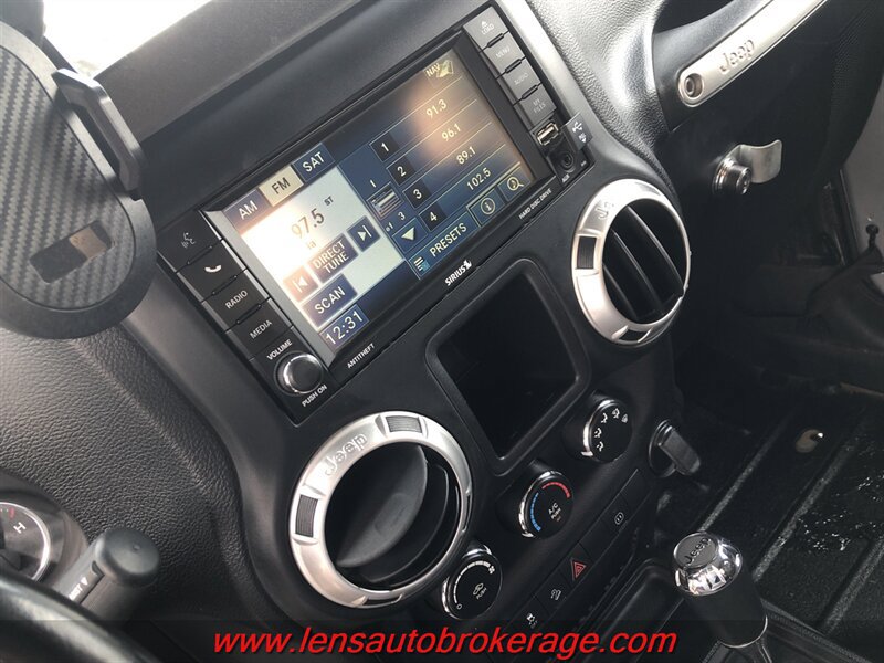 Used 2012 Jeep Wrangler Rubicon AWD/4WD image 13