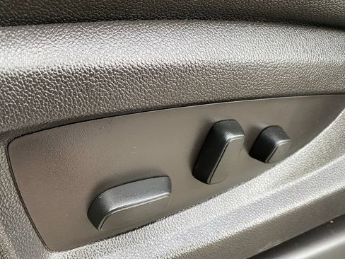 Used 2016 GMC Yukon SLT w/ Open Road Package AWD/4WD image 11