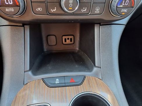 Used 2018 GMC Acadia SLE FWD image 31