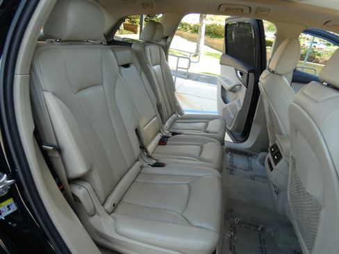 Used 2018 Audi Q7 3.0T Premium Plus w/ Premium Plus Package image 38