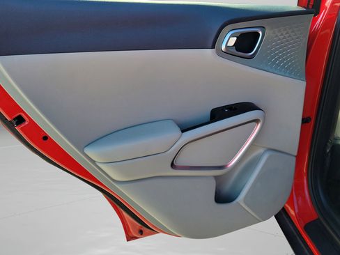 Used 2023 Kia Soul LX image 25