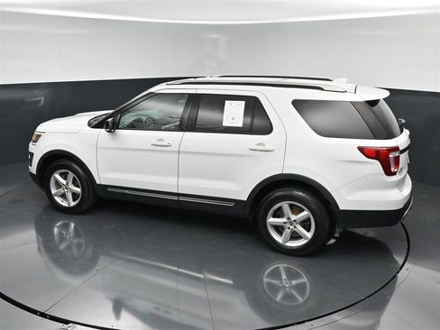 Used 2016 Ford Explorer XLT AWD/4WD image 27
