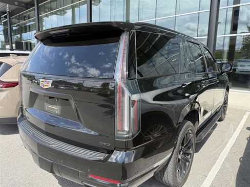 Used 2025 Cadillac Escalade Premium Luxury AWD/4WD image 6