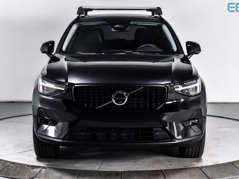 Used 2024 Volvo XC40 B5 Ultimate w/ Protection Package Premier image 8