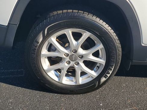 Used 2017 Jeep Cherokee Latitude image 7