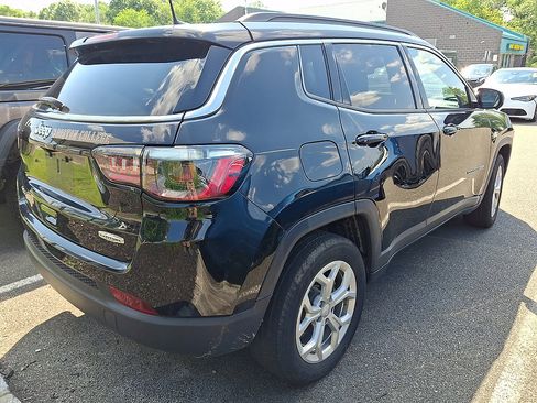 Used 2024 Jeep Compass Latitude AWD/4WD image 4