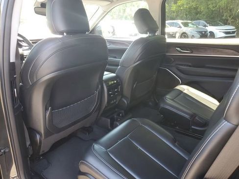 Used 2022 Jeep Grand Cherokee L Limited RWD image 9