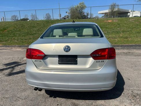 Used 2011 Volkswagen Jetta SE FWD image 9