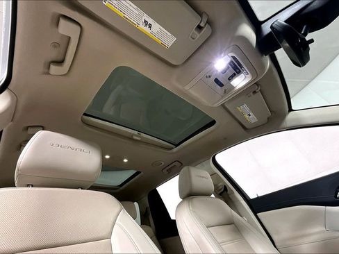 Used 2021 GMC Acadia Denali w/ Denali Technology Package image 22