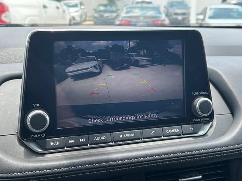 Used 2025 Nissan Rogue SV FWD image 27