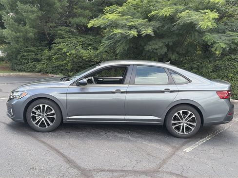 Used 2024 Volkswagen Jetta Sport FWD image 8