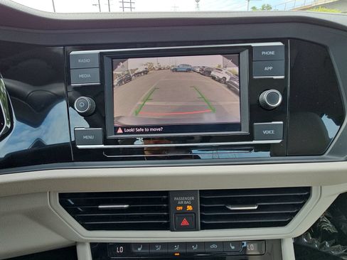 Used 2022 Volkswagen Jetta SE w/ Panoramic Sunroof Package FWD image 21