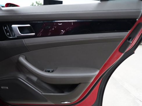 Used 2020 Porsche Panamera RWD image 22