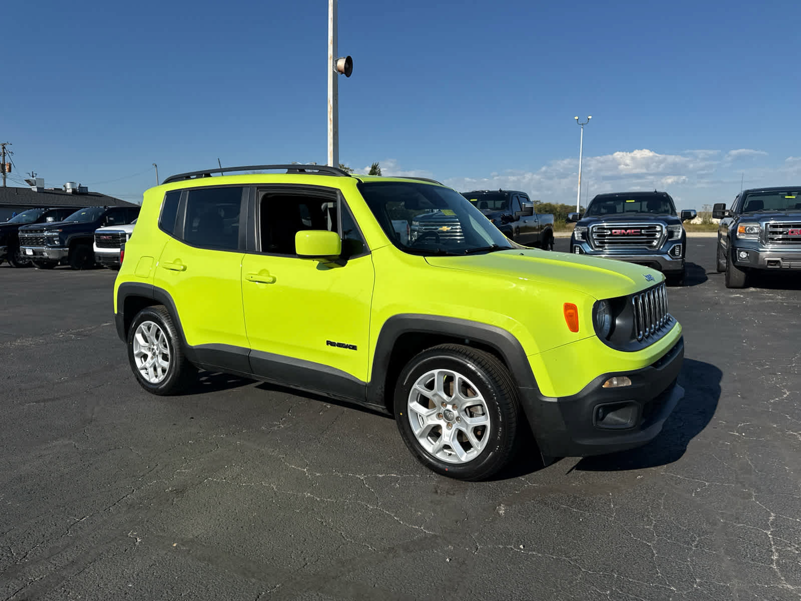 Used 2018 Jeep Renegade Latitude w/ Cold Weather Group FWD image 7