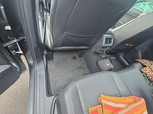 Used 2020 Volkswagen Tiguan SE R-Line image 11