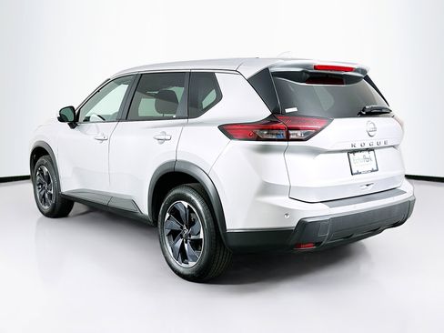 Used 2025 Nissan Rogue SV image 5