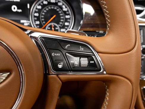 Used 2019 Bentley Bentayga image 58