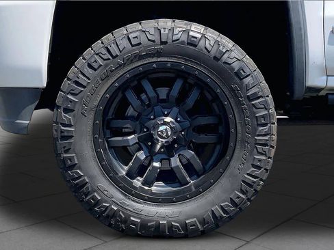 Used 2018 GMC Sierra 2500 Denali w/ Duramax Plus Package AWD/4WD image 9