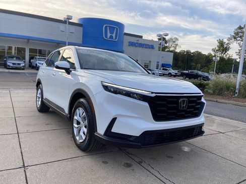 Used 2023 Honda CR-V LX image 2