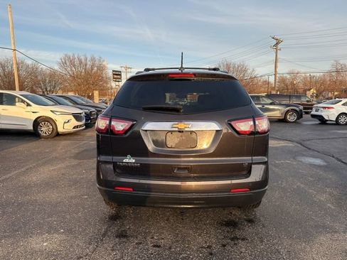 Used 2017 Chevrolet Traverse LT image 6