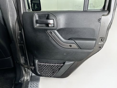 Used 2018 Jeep Wrangler Unlimited Sahara AWD/4WD image 26