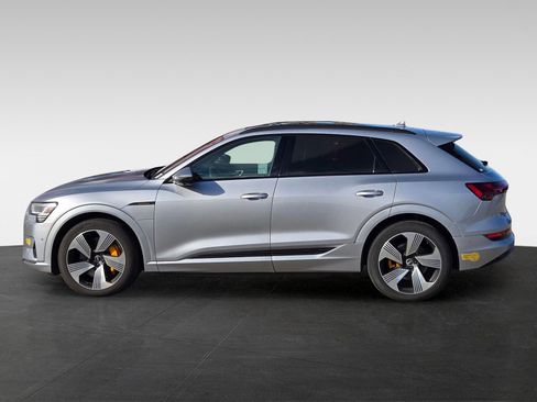 Used 2022 Audi e-tron Premium Plus w/ Premium Plus Package image 7