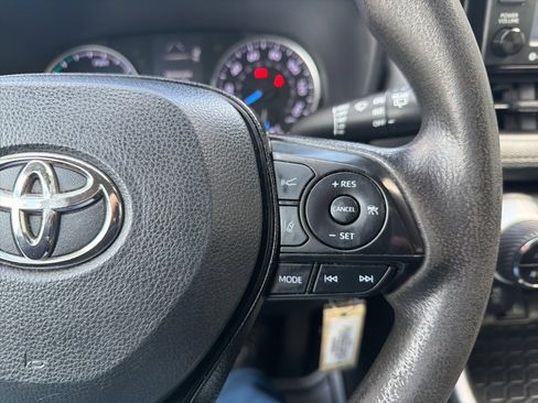 Used 2021 Toyota RAV4 LE image 36