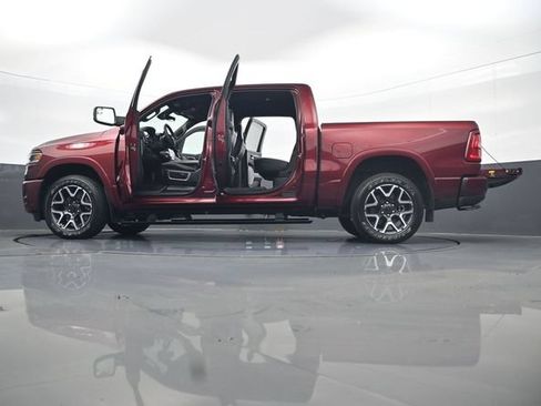 Used 2025 RAM 1500 Laramie AWD/4WD image 34