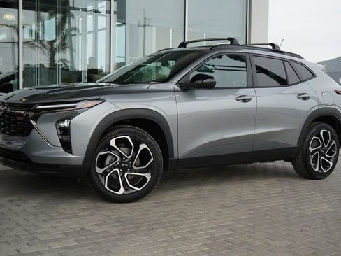 New 2026 Chevrolet Trax RS w/ Sunroof Package image 4