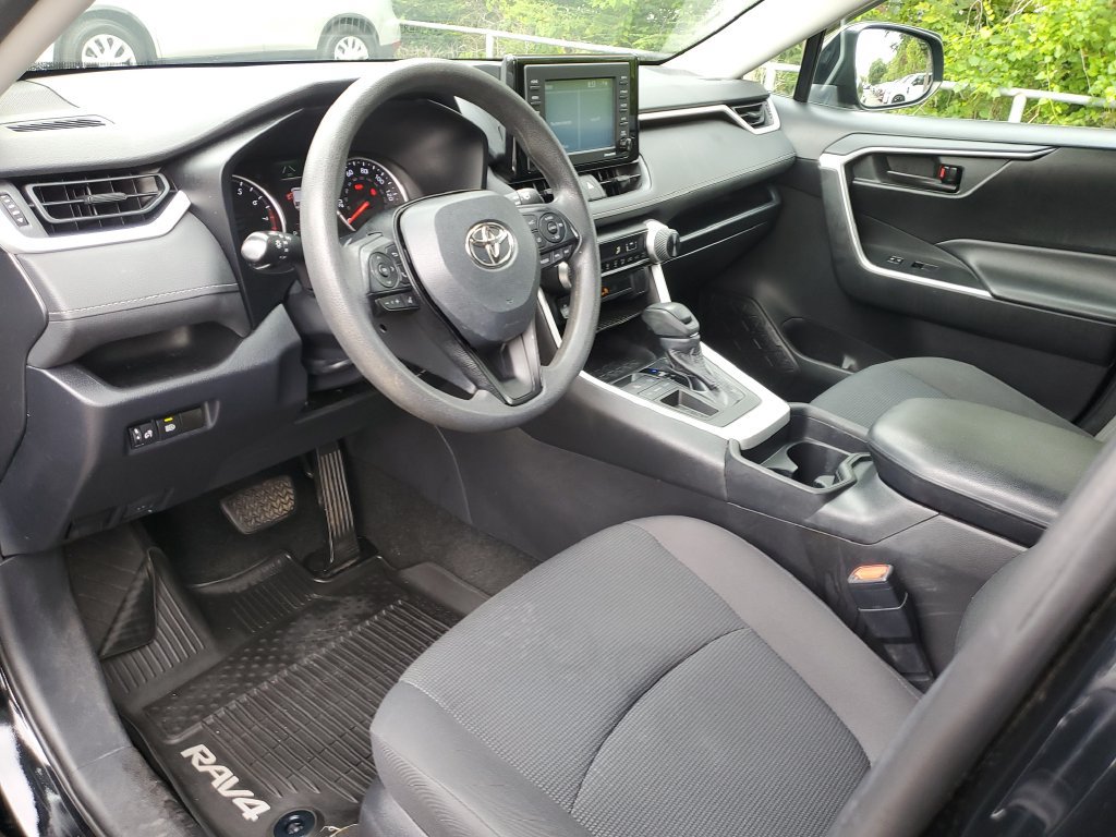 Used 2020 Toyota RAV4 LE FWD image 23