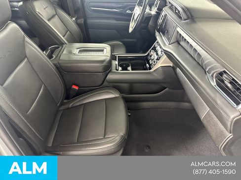 Used 2024 GMC Yukon Denali w/ LPO, Illumination Package AWD/4WD image 16