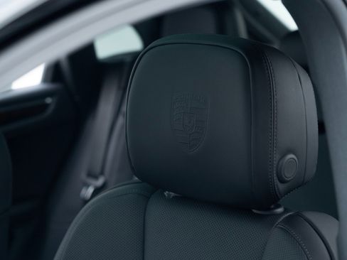 New 2026 Porsche Macan image 18